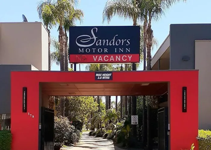Sandors Motor Inn